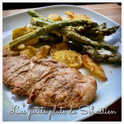 Escalopes de veau, asperges vertes et pommes de terres rôties au four