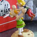 Pixi Asterix "Asterix enfant dans les bras de son père" 2006, 250ex 140€