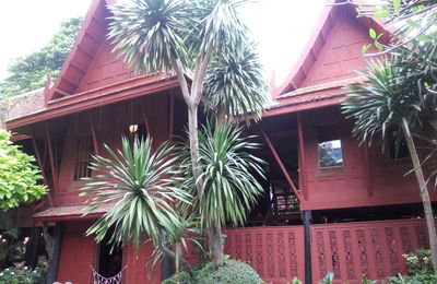 La Maison de Jim Thompson (ex architecte et officier américain qui relança l'industrie de la soie en thailande)