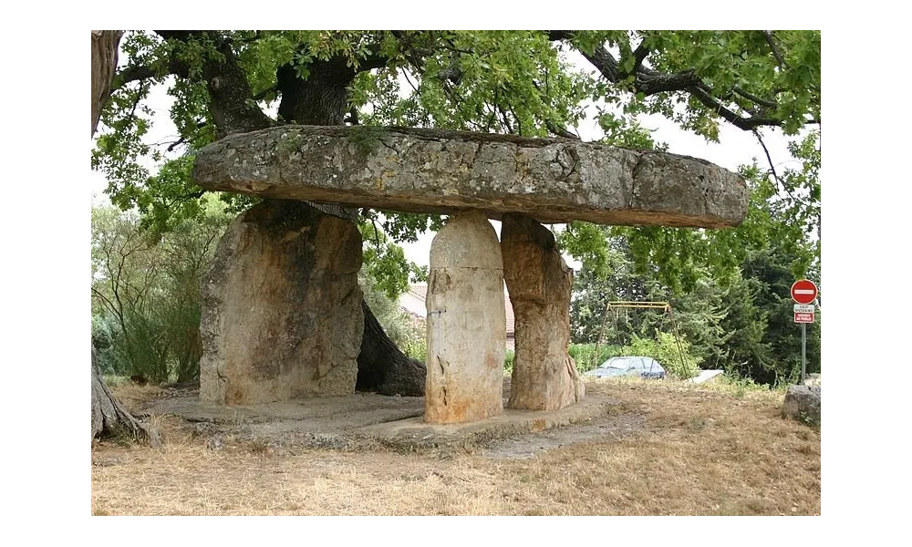 La Pierre de la Fée à Draguignan, le dolmen et la légende 