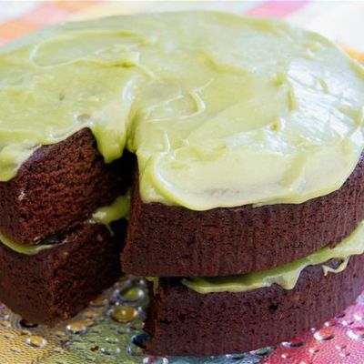 Gâteau au chocolat, glaçage à l'avocat