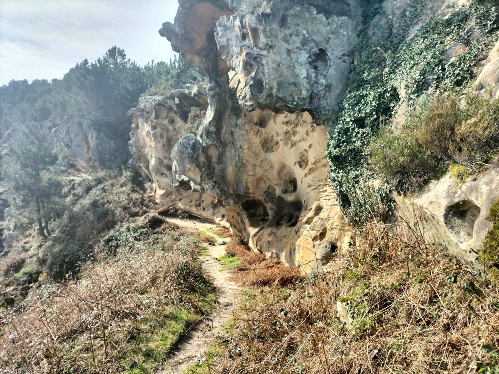 Vallée des couleurs, la corniche, sentier, falaises (Espagne)