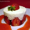 Entremets mousseux aux fraises et son coulis