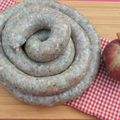 Fêtons les Lupercales au Gouezou: saucisses maison des Monts d'Arrée au porc blanc de l'Ouest, pommes, chou et cannelle!