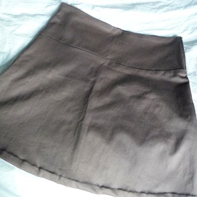 Jupe trapèze grise à ceinture arrondie