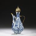Rare verseuse en porcelaine bleu blanc. Chine, Dynastie Yuan, XIVEME siècle