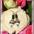 Boucles d'oreilles sur lit de fleurs 