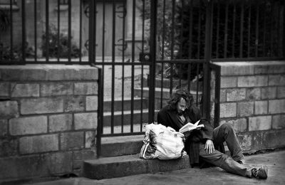 A TOUS LES HOMMES QUE NOTRE SOCIETE COMDAMNE A L’ECHAFAUD DE LA RUE.