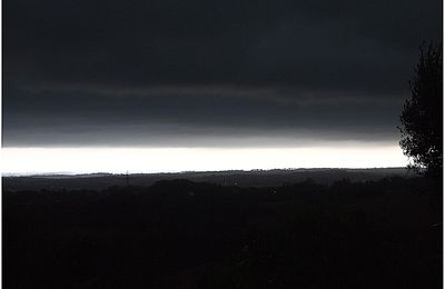 Un ciel d'orage , la nuit en plein jour à TOULOUSE