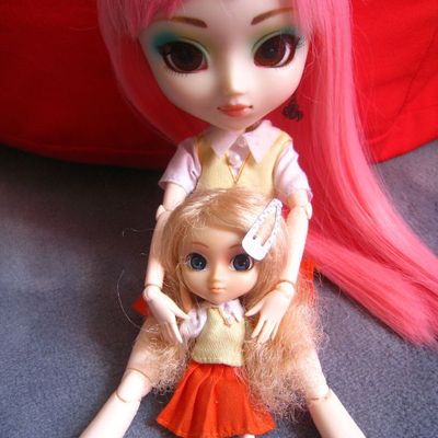 Jumelles, a quelques détails pres....