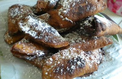 Petits Chaussons au Chocolat