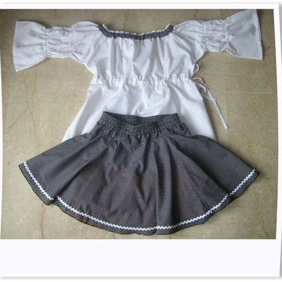 Une chemise et une jupette / Bluzeczka i spodniczka 