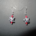 Boucles d'oreilles : satellite noir, blanc et rouge