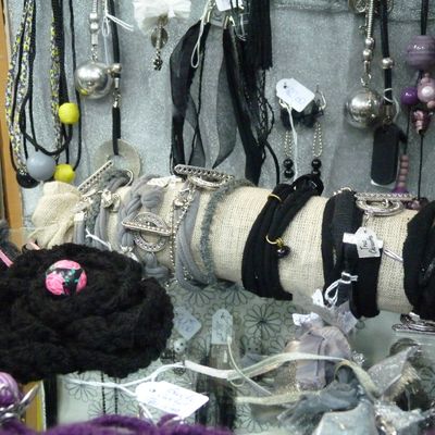 Vitrine de mon dépot la Cure Rieuse - 78 avenue Gambetta à Rochefort