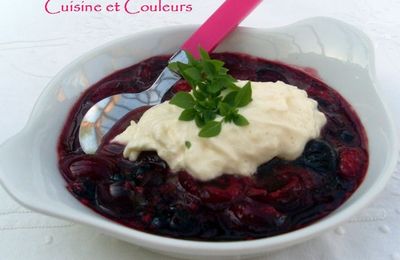 Poêlée de fruits rouges au miel et vinaigre balsamique, quenelle de burrata au basilic