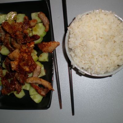 agebuta to kyuri no pirikaraae (porc frit au concombre)