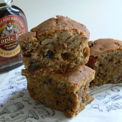 Blondies sirop d'érable, noix de pécan et chocolat blanc