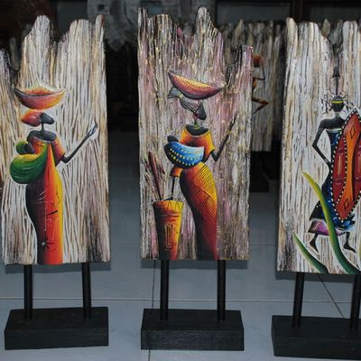 Décor en bois peint, à poser sur un meuble ou