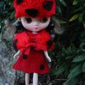 tenue réalisée pour Middie Blythe : Ptite Coccinelle