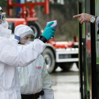  824. L'OMS parle de menace de "pandémie réelle", l'Italie en isolement 