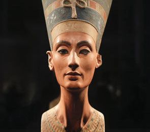 Egypt Antiquities Chief Zahi Hawass to Demand Nefertiti Bust 