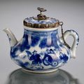 A blue and white small wine pot and cover with silver mounts, Kangxi period (1662-1722)