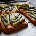 Lit d'asperges sur mousse de jambon