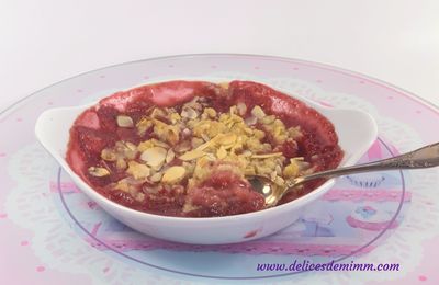 Crumble aux fraises et aux amandes effilées