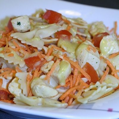 Salade de pâtes au poulet, vinaigrette moutarde curry