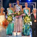 PAULINE PELEGRIS, ÉLUE CETTE NUIT MISS AISNE 2010 DEVANT CÉLINE CROMBEZ ET ADELINE CHEVALIER.