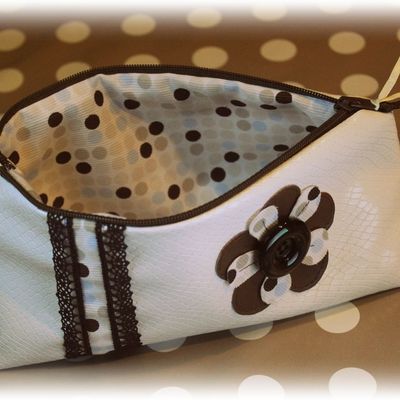 Une p'tite trousse, une p'tite trousse encore une p'tite trousse ....