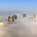 DUBAI DANS LE BROUILLARD