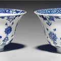 A pair of blue and white 'dragon' and 'phoenix' bowls, Kangxi period (1662-1722)