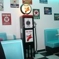 HD Diner: un restaurant vintage qui vous ramène dans les années 50 aux Etats-Unis, ambiance Grease...