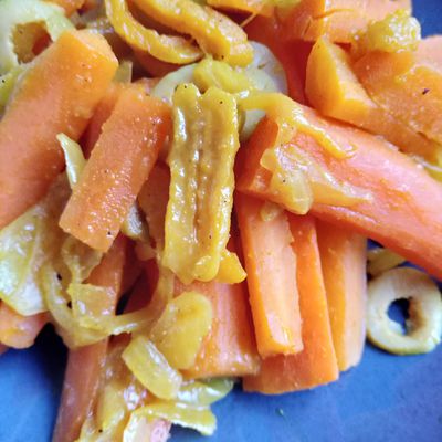 Tagine de carottes aux abricots, olives vertes et citron confit