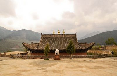 Temple perdu dans les montagnes