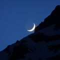 CROISSANT DE LUNE SUR LA MONTAGNE 