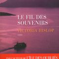 LE FIL DES SOUVENIRS : Après l'immense succès de L'Île des oubliés, Victoria Hislop poursuit avec brio sa saga grecque. »