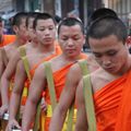 Laos de Vientiane à Luang-Prabang (16/17). Le Tak Bat, photographier ou pas ? 