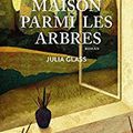 Une maison parmi les arbres