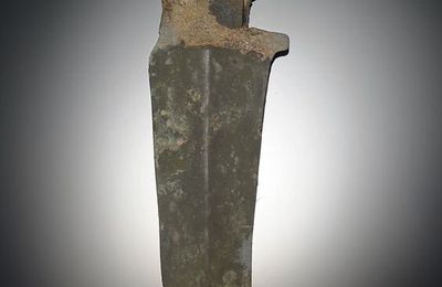 A bronze dagger, ge, Shang dynasty, 12th-11th century BC