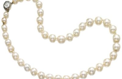 Natural pearl and diamond necklace