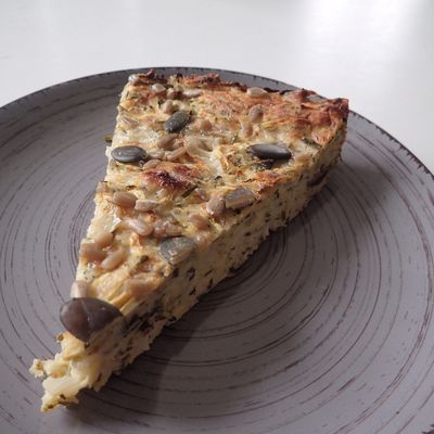 Gâteau grec à la courgette et aux fines herbes