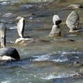 Équilibres de pierres au bord de la Durance (Briançon)