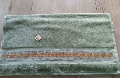 Drap de bain brodé