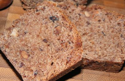 Pain d'épices de l'écureuil au miel des Monts d'Arrée, à la farine de châtaigne, aux noisettes torréfiées et aux pommes séchées!