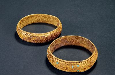 A pair of turquoise-inlaid gold bracelets, Tang dynasty, 7th-10th century