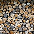 Le graphisme des bûches stockées pour le chauffage