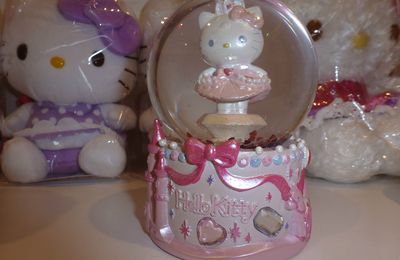 Boule à neige Hello Kitty Princess ( 2004 )
