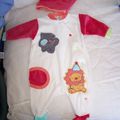 les premiers pyjamas de bébé